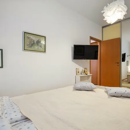 Elena - Luxury Apartment With Garage *