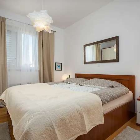 Elena - Luxury Apartment With Garage