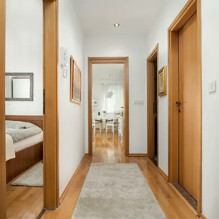 Elena - Luxury Apartment With Garage * Rovigno