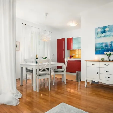 Elena - Luxury Apartment With Garage * Rovigno