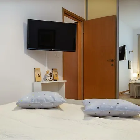 Elena - Luxury Apartment With Garage רוביני